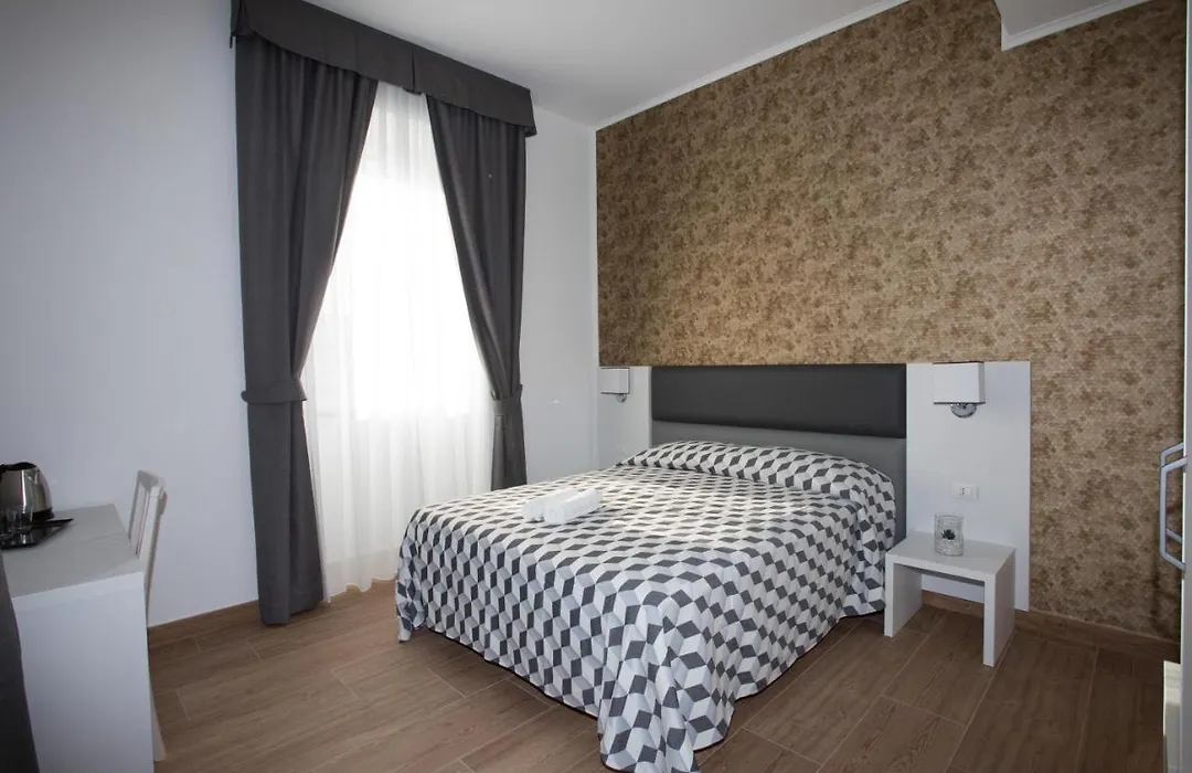 Guesthouse Porto di Roma-1